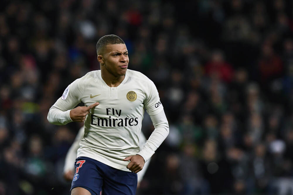 隆戈：罗马就齐尔克泽强制买断条件与曼联谈判，总费用最高4000万